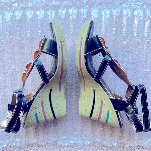 NWOT. Corkys Elite. Leather multi colored wedges - Picture 4 of 7